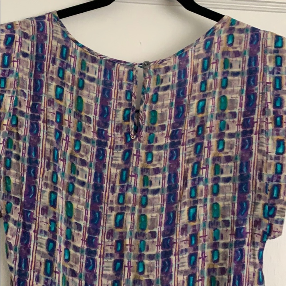 Colorful box sleeve top with front cage detail - Picture 5 of 6